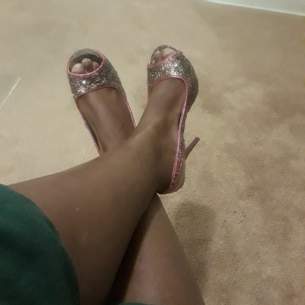 Shoes - Picture 2 of 4